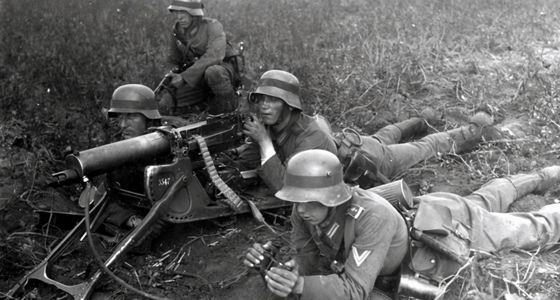 塔图姆在FPX比赛中出色发挥，出色防守引发热议！上演精彩一战