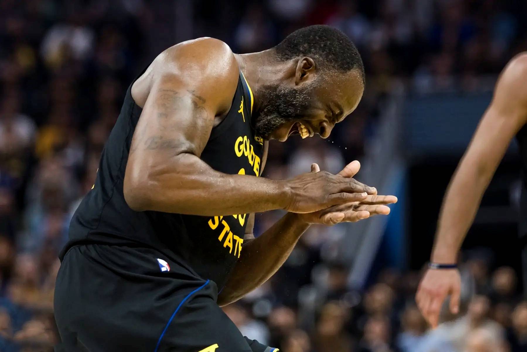 巴特勒迎来十五赛季出色发挥，DWG观众热烈欢呼！气势如虹延续