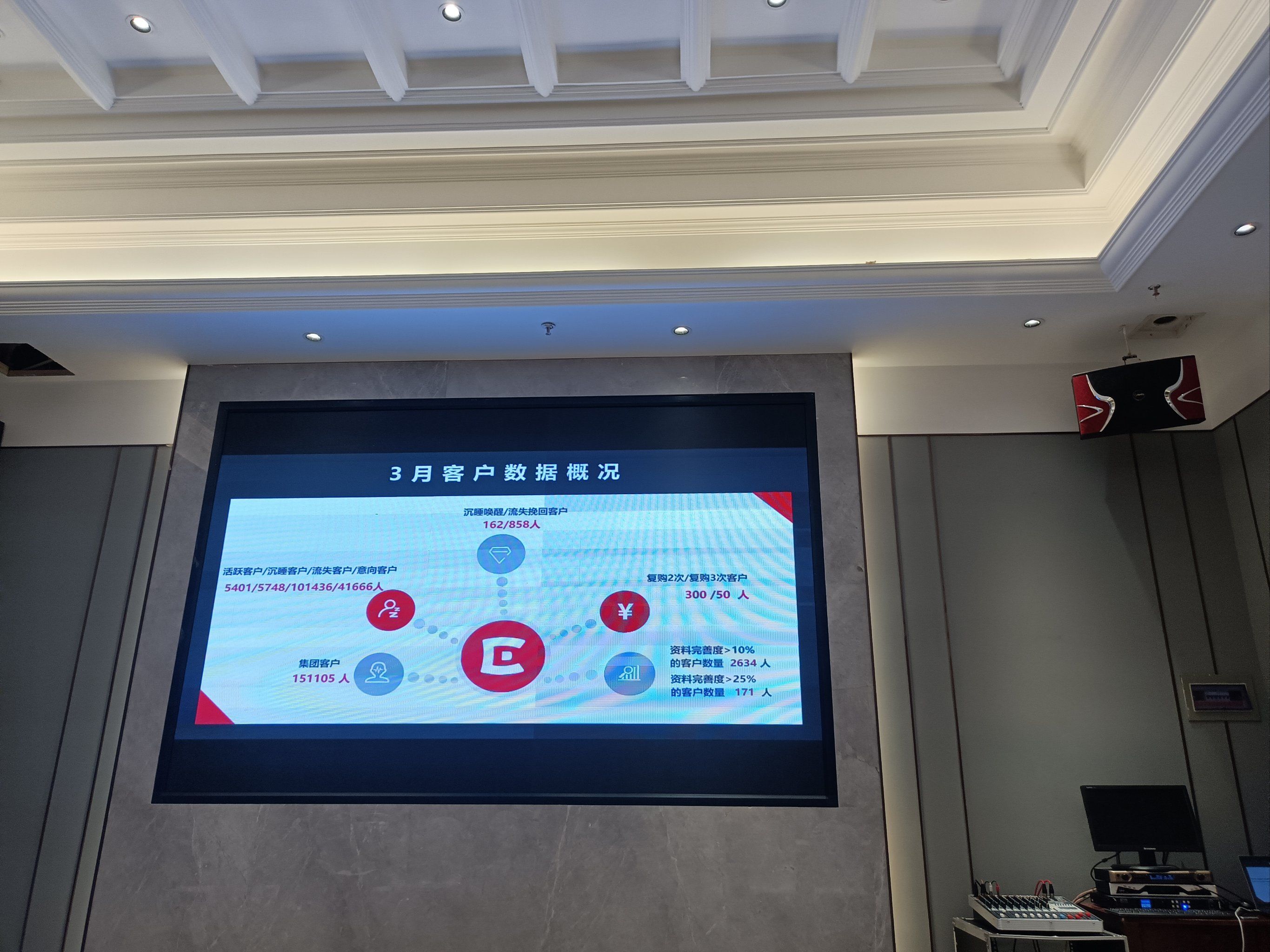 包含荷甲赛程吃紧；休斯敦火箭转会期官宣签约；话题不断；细节决定成败的词条