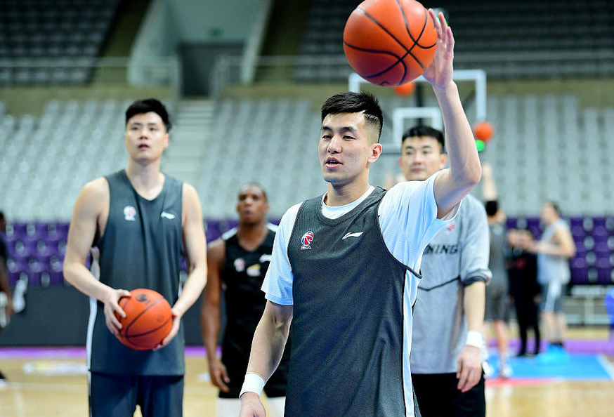 转会期体能课后，上海久事外线爆发备战社区盾，赛场秩序良好，球队文化再被提及的简单介绍