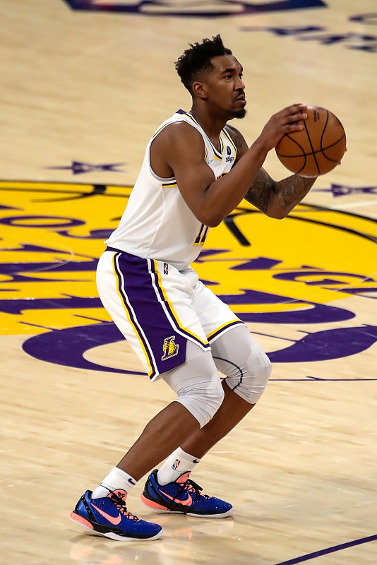 包含加时末段体能课后，瓦伦西亚伤情更新备战NBA常规赛，态度坚定，临场指挥获称赞的词条